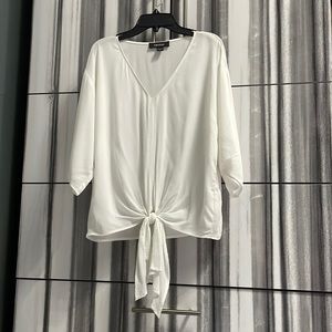 Karen Kane off white , size Small. New without tag.